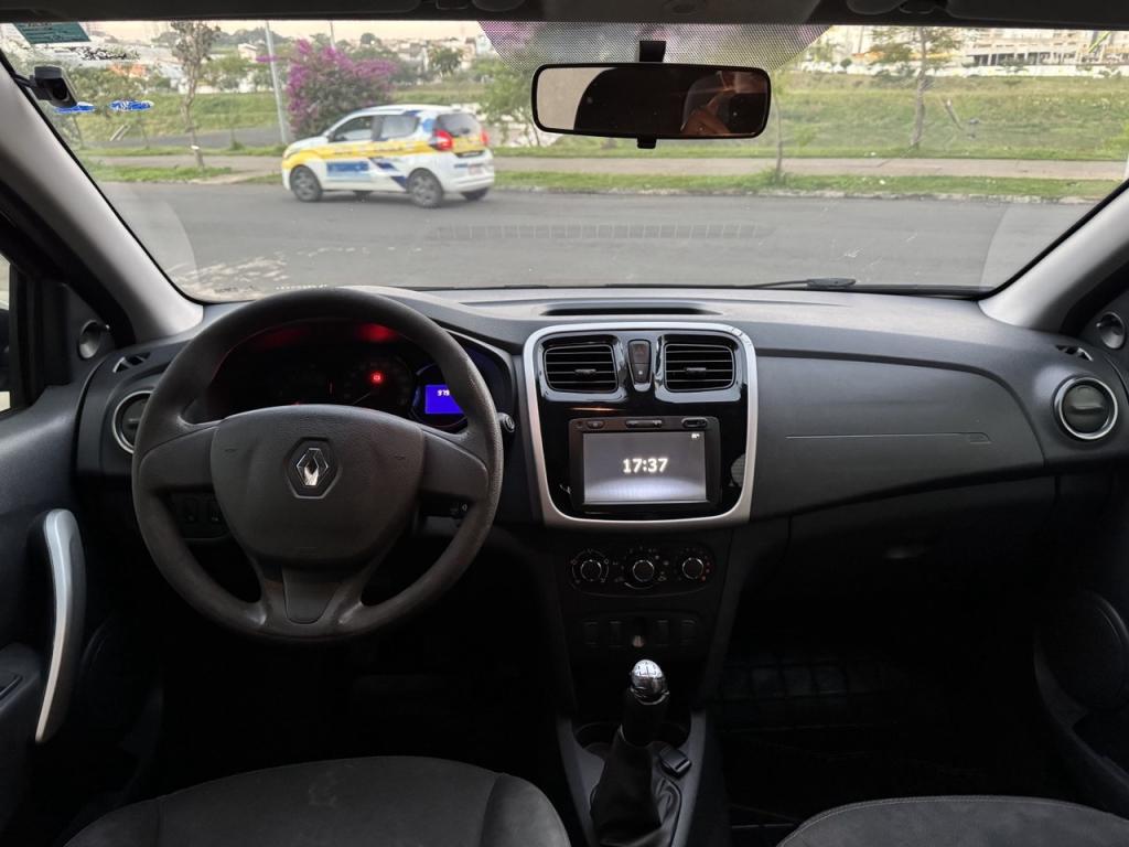 RENAULT Sandero - Foto