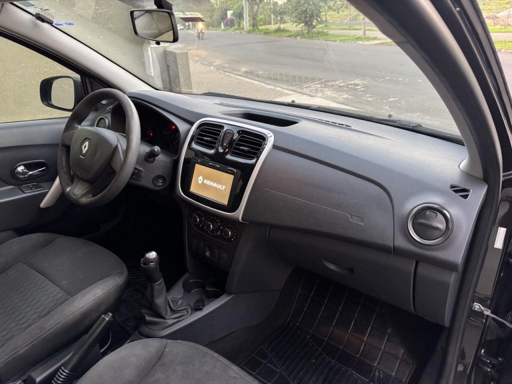 RENAULT Sandero - Foto