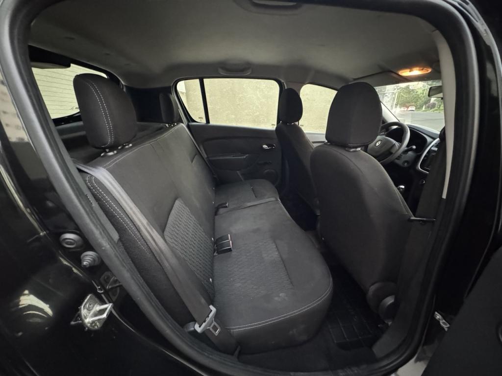RENAULT Sandero - Foto
