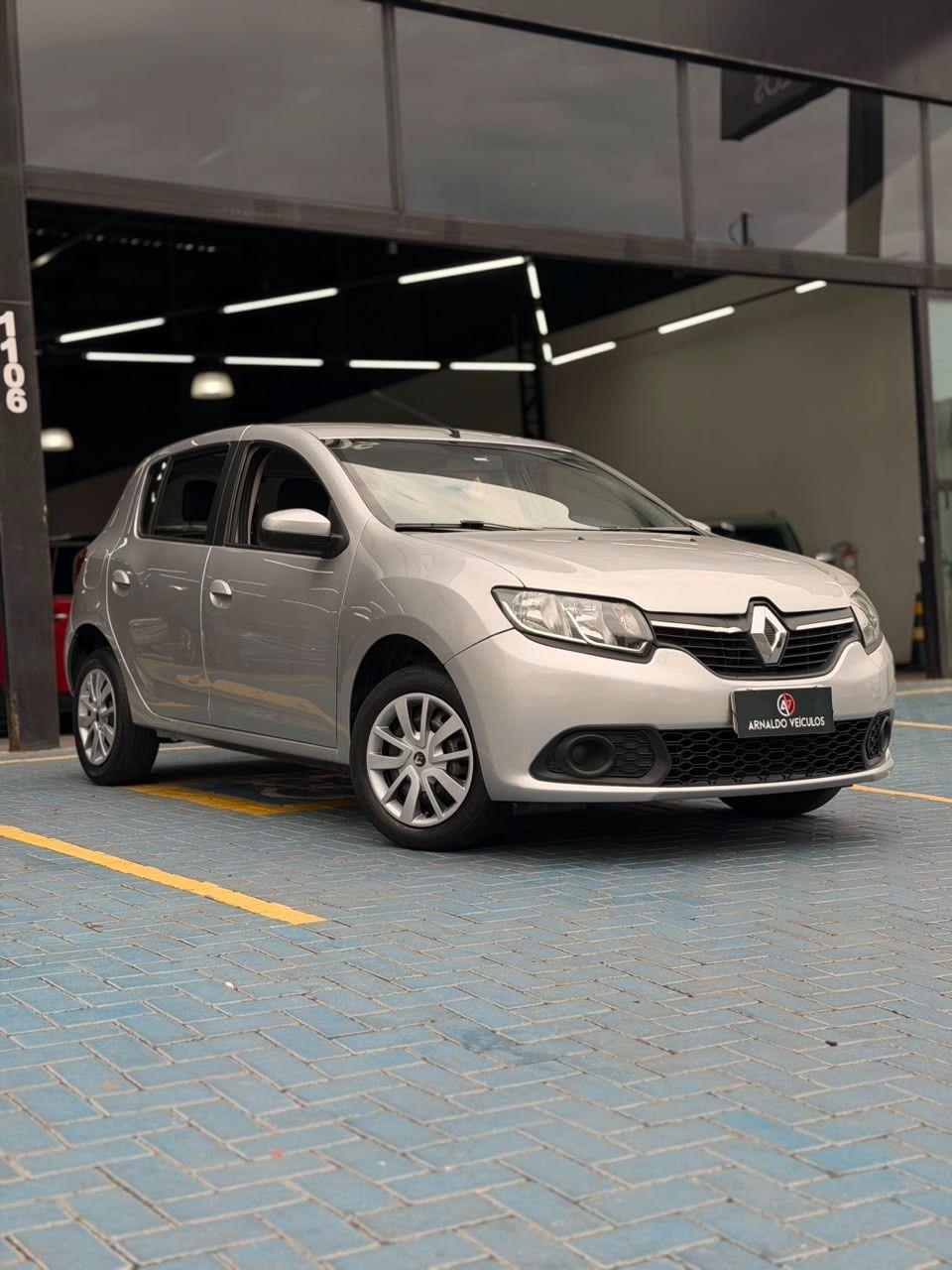 RENAULT Sandero - Foto