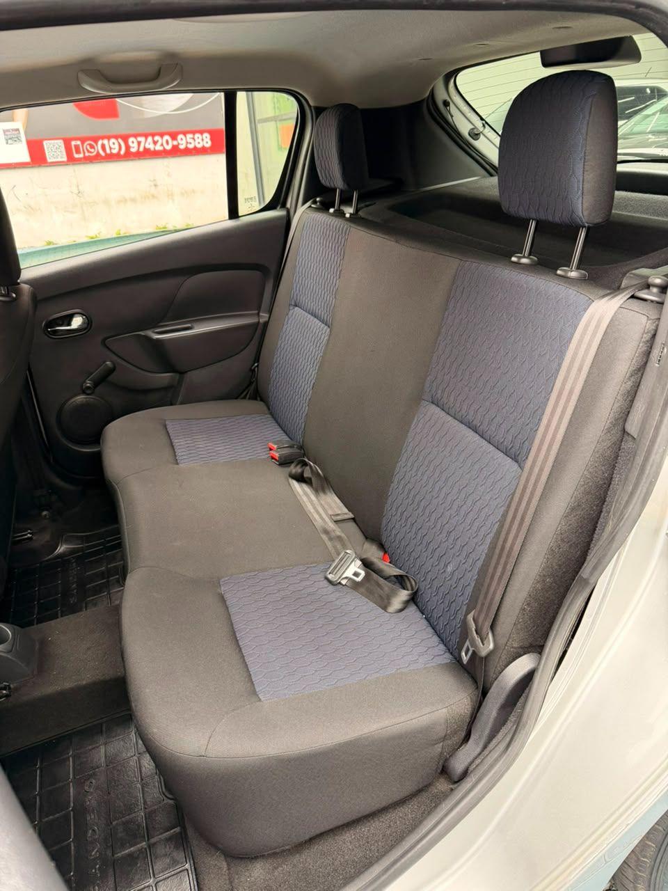 RENAULT Sandero - Foto