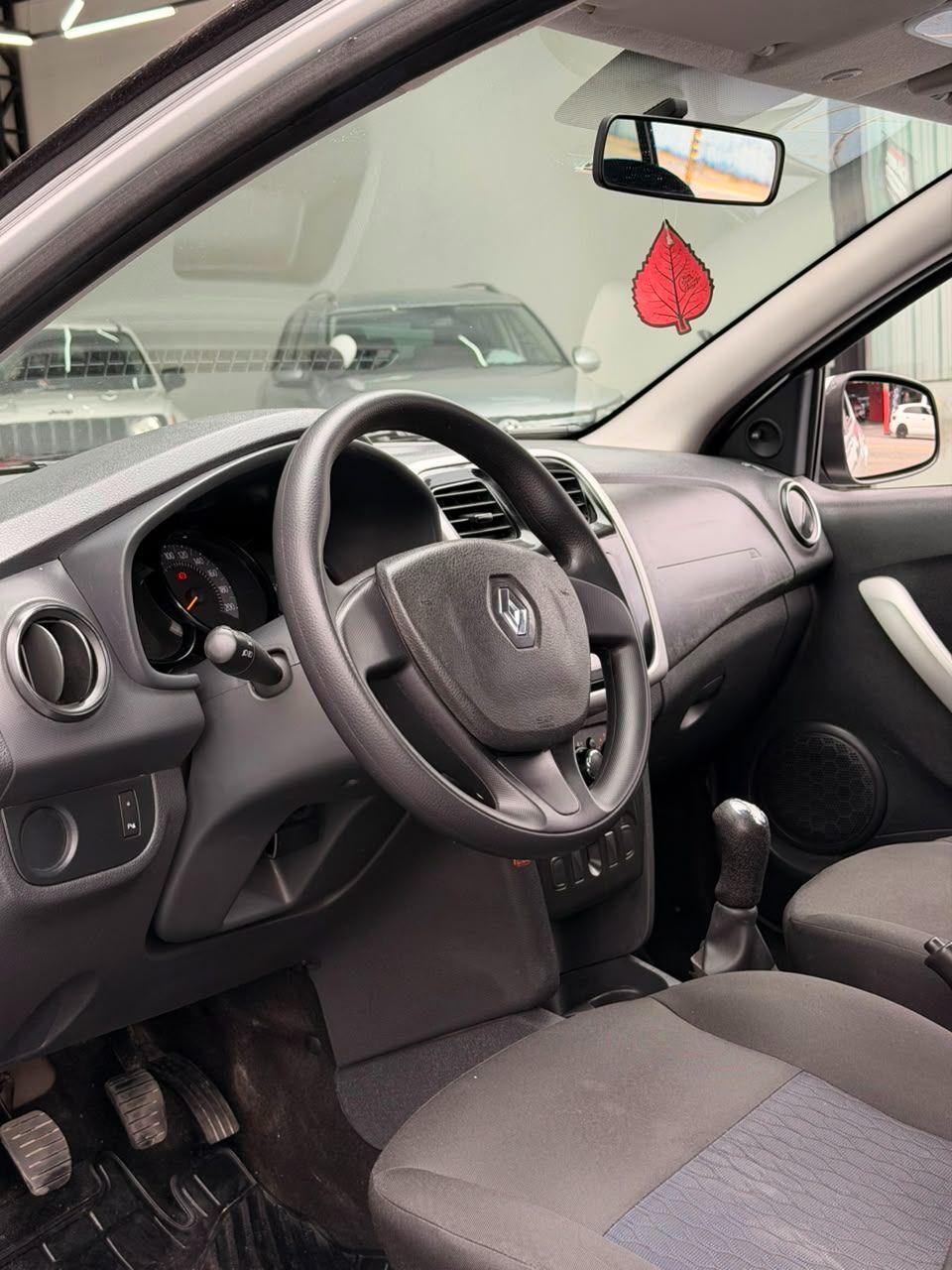 RENAULT Sandero - Foto