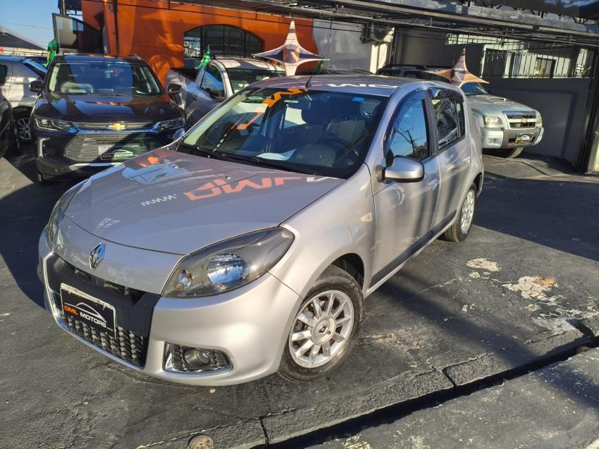 RENAULT Sandero - Foto