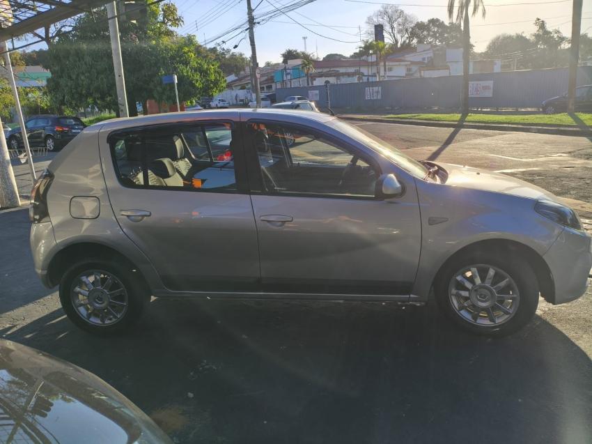 RENAULT Sandero - Foto