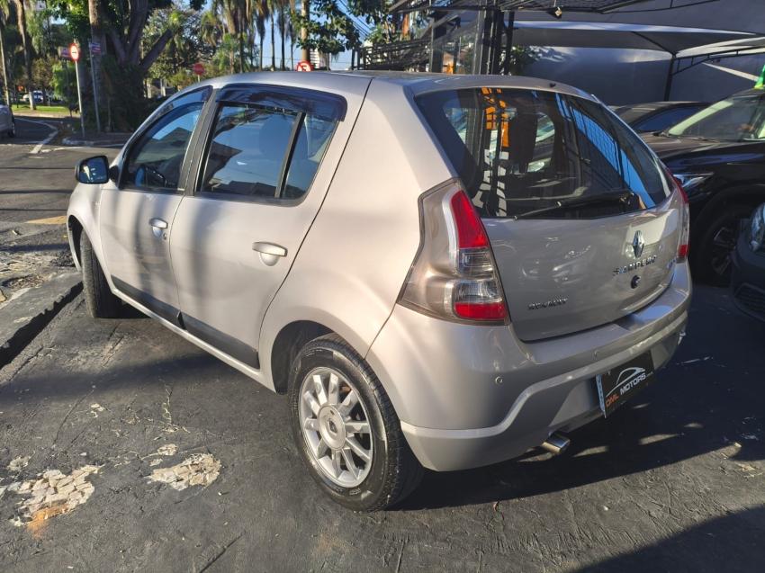 RENAULT Sandero - Foto