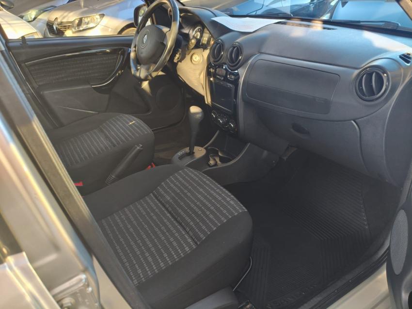 RENAULT Sandero - Foto