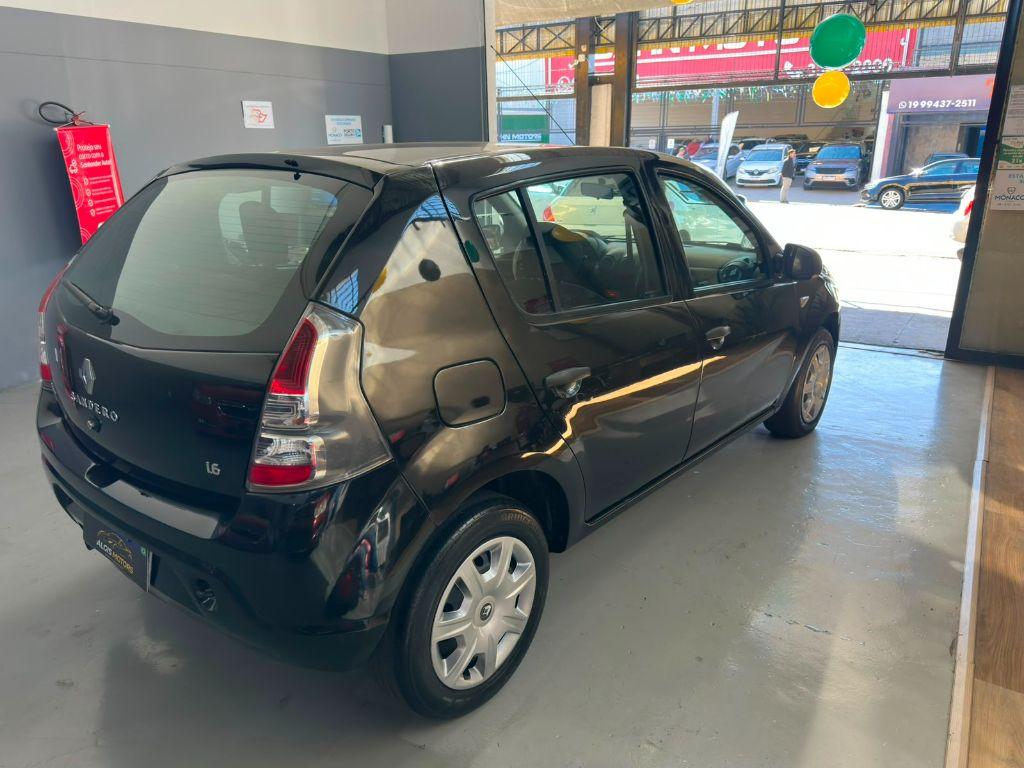 RENAULT Sandero - Foto