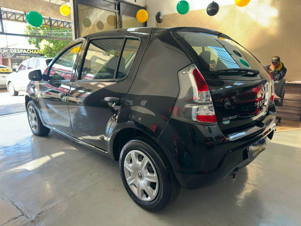 RENAULT Sandero - Foto
