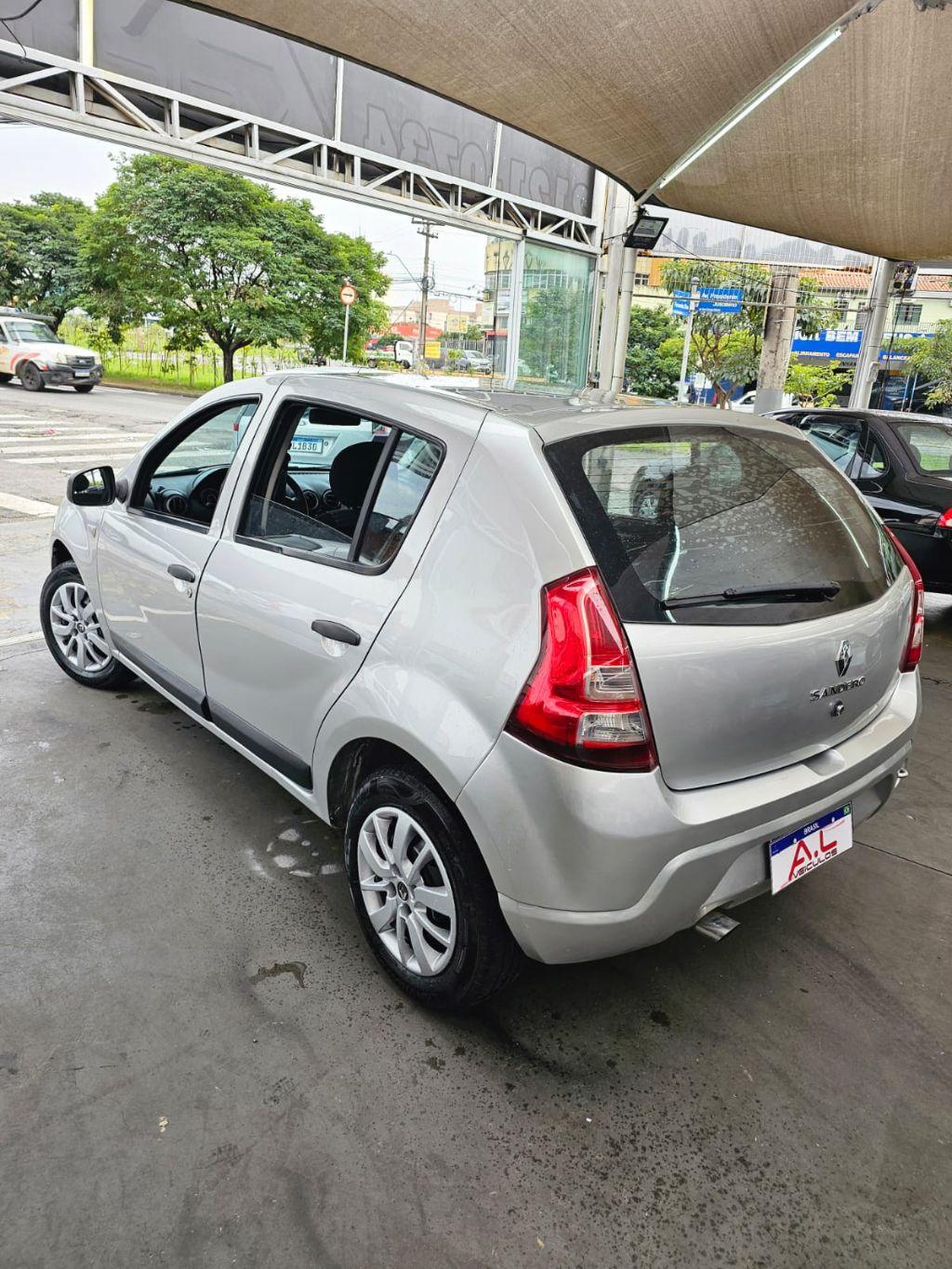 RENAULT Sandero - Foto