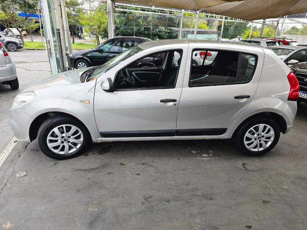 RENAULT Sandero - Foto