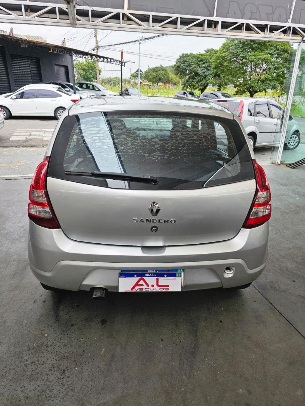 RENAULT Sandero - Foto