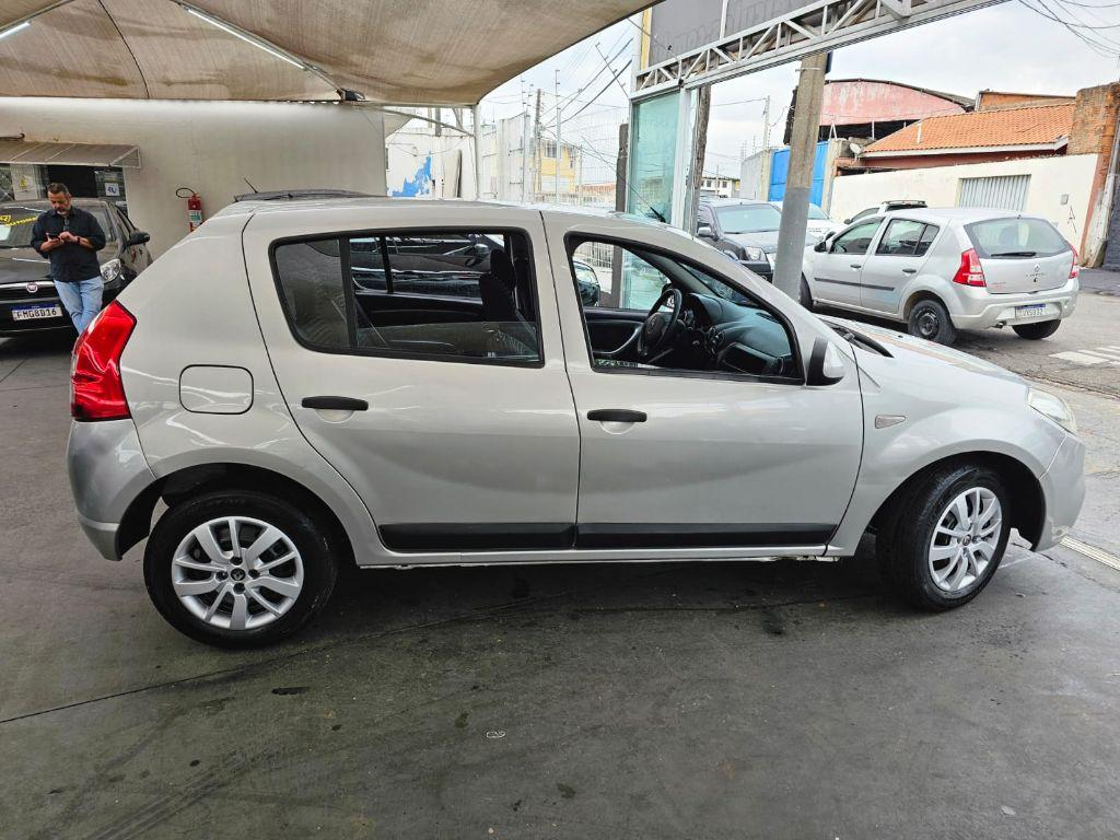 RENAULT Sandero - Foto