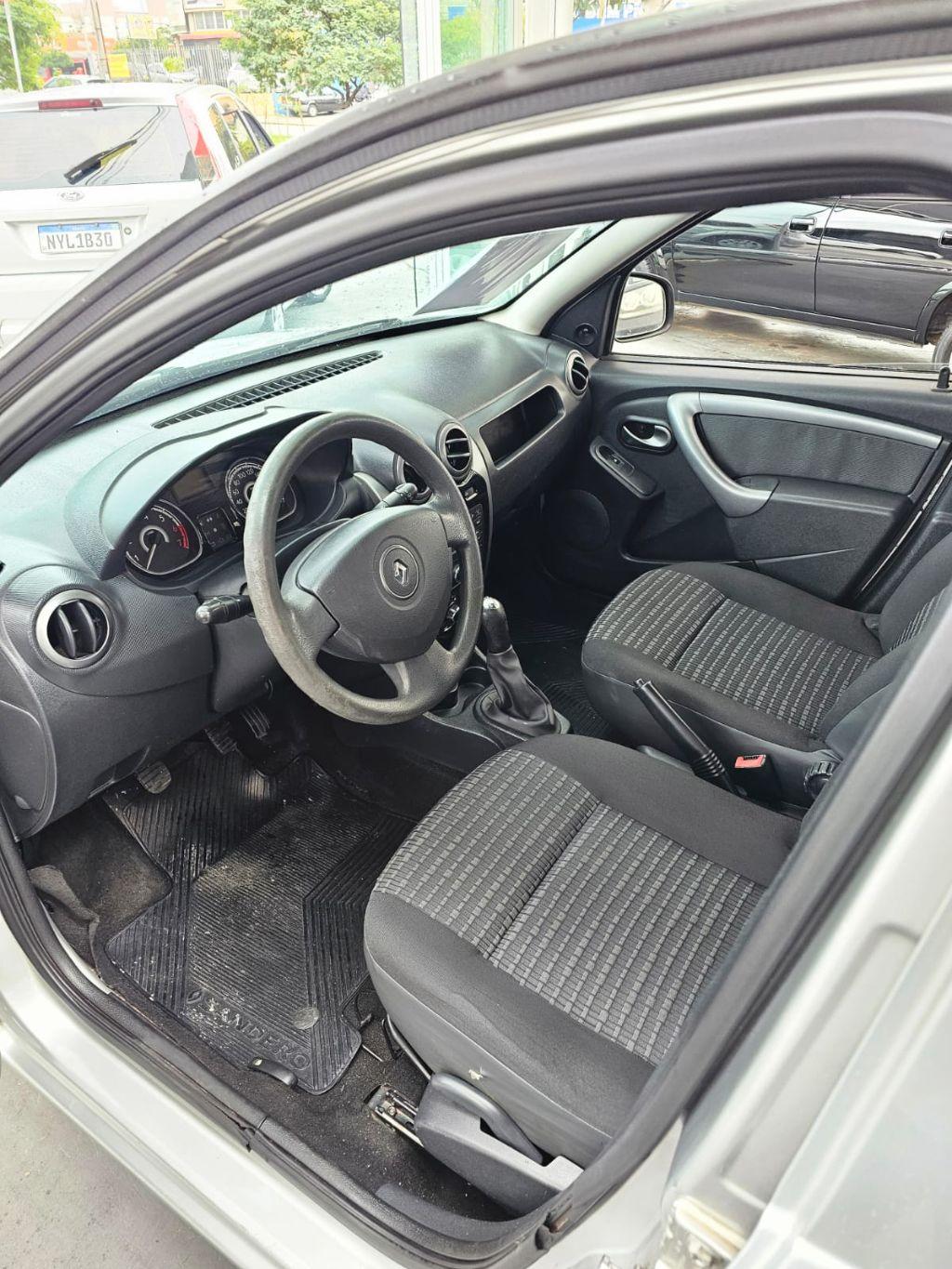 RENAULT Sandero - Foto