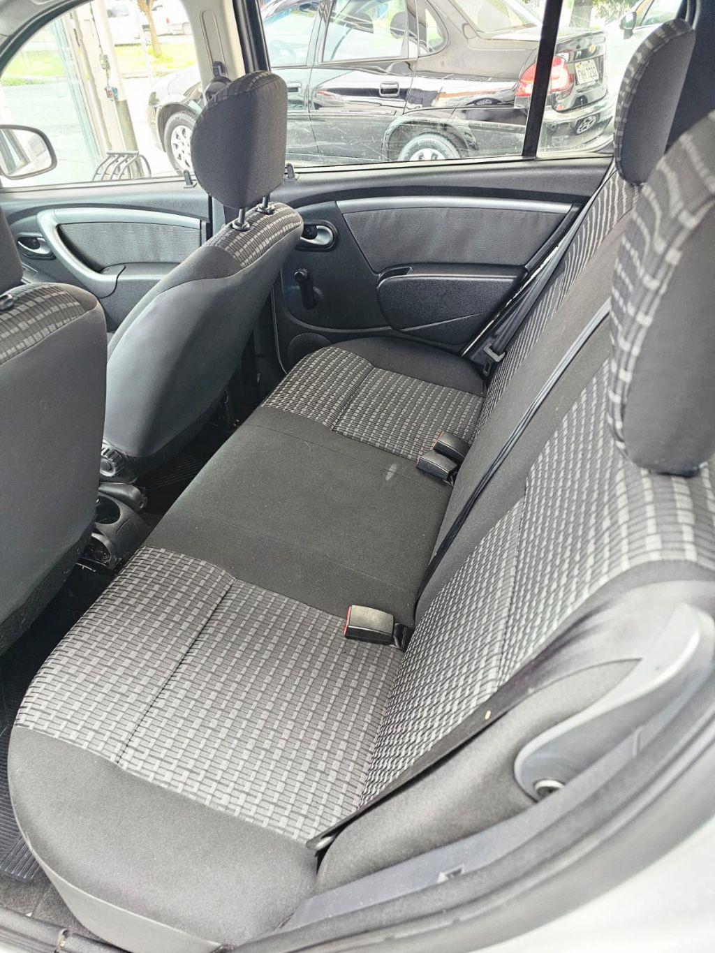 RENAULT Sandero - Foto