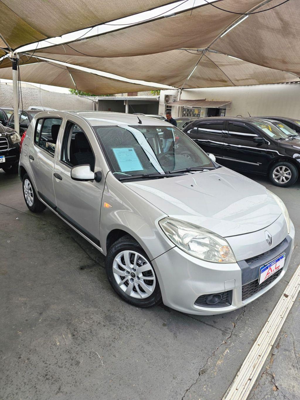 RENAULT Sandero - Foto