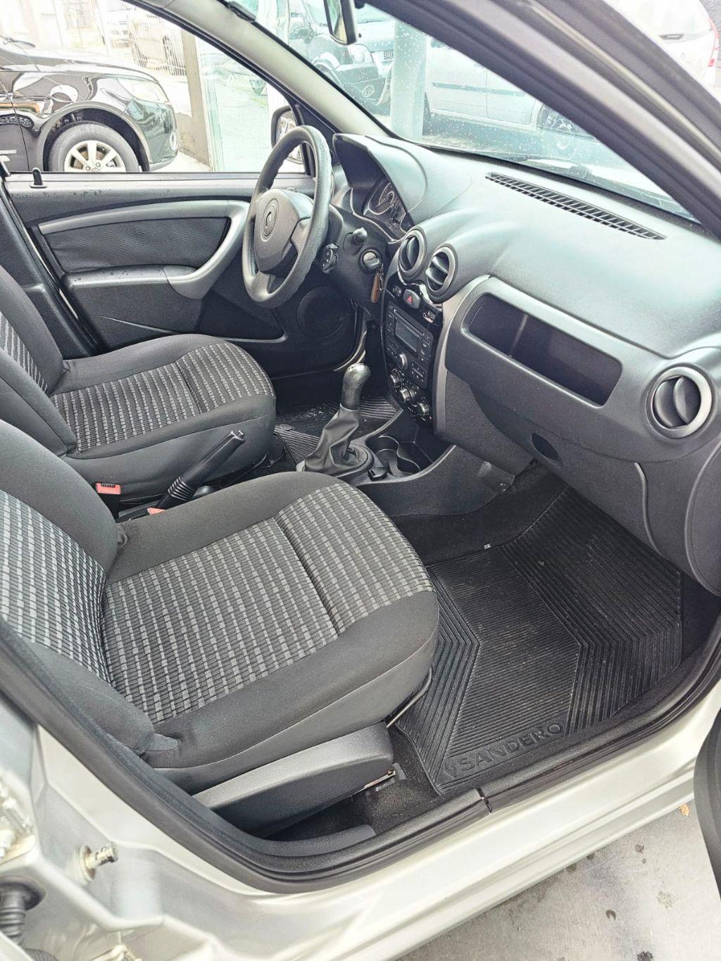 RENAULT Sandero - Foto