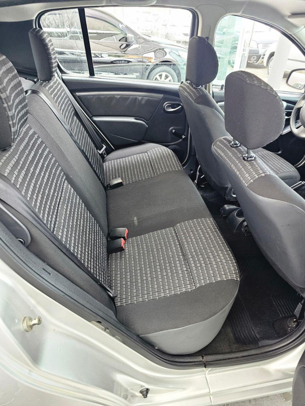 RENAULT Sandero - Foto
