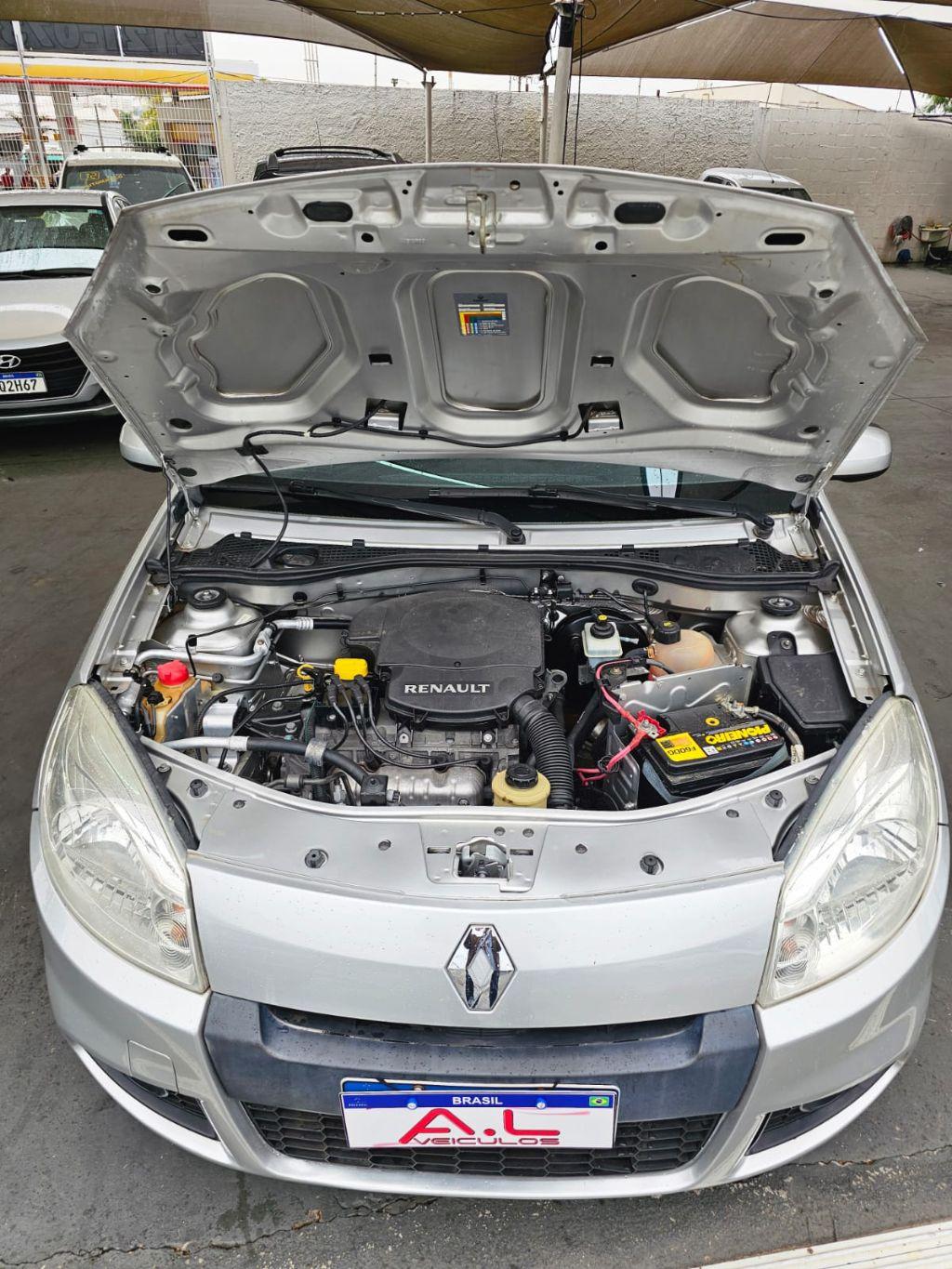 RENAULT Sandero - Foto
