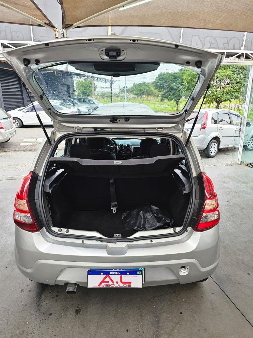 RENAULT Sandero - Foto