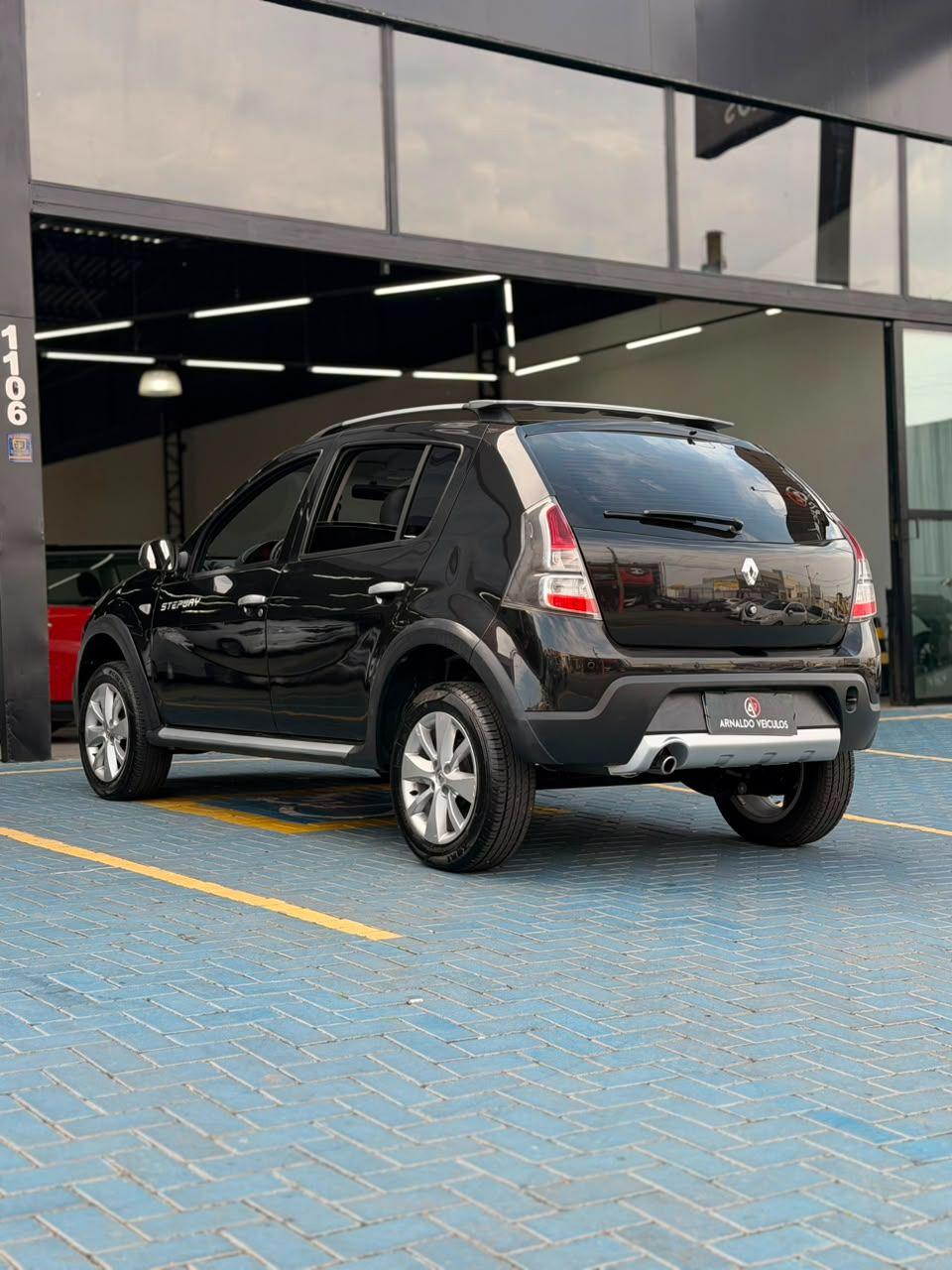 RENAULT Sandero - Foto
