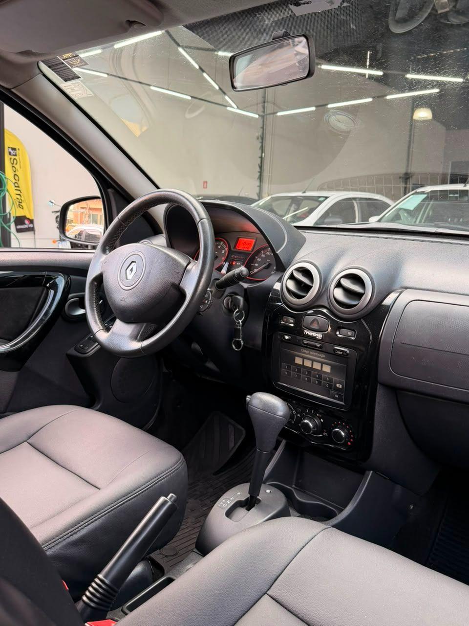 RENAULT Sandero - Foto