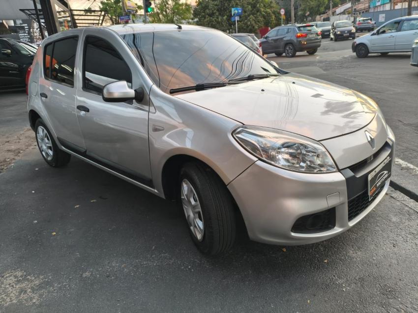 RENAULT Sandero - Foto
