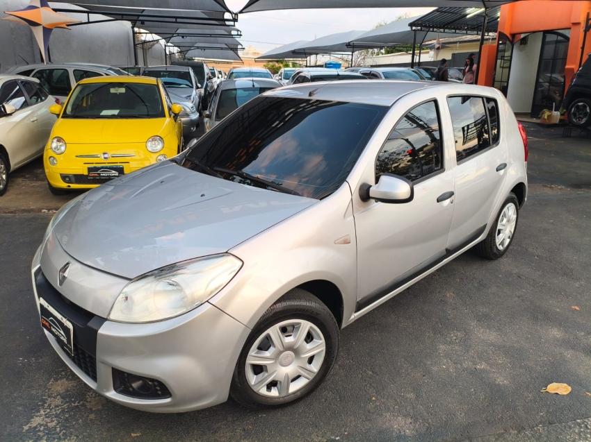RENAULT Sandero - Foto