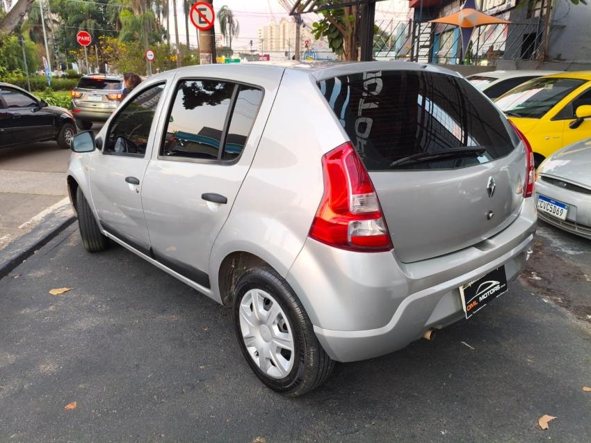 RENAULT Sandero - Foto