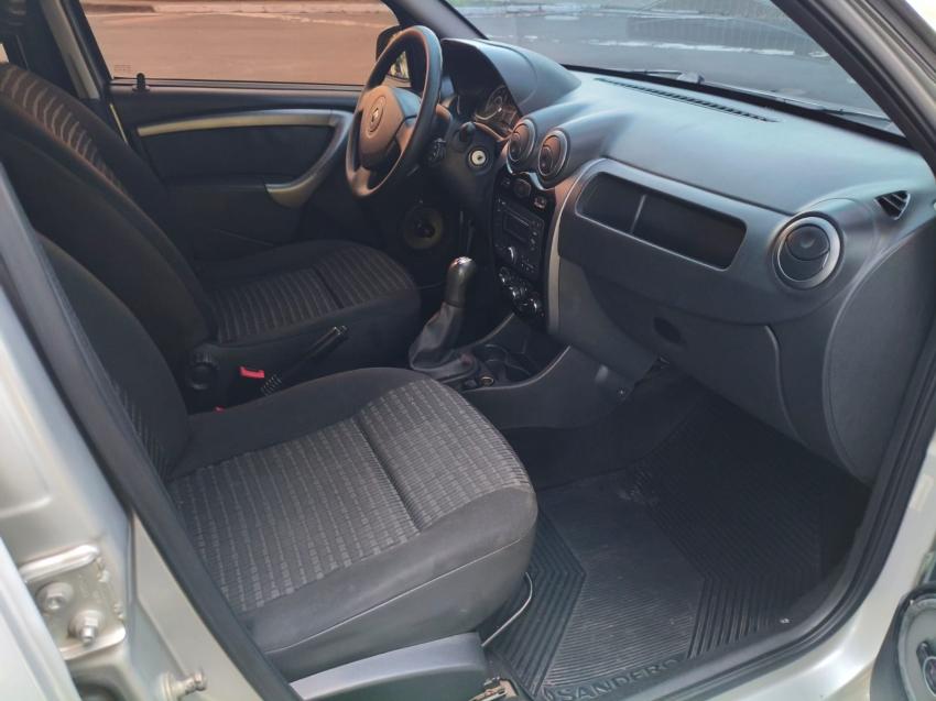 RENAULT Sandero - Foto