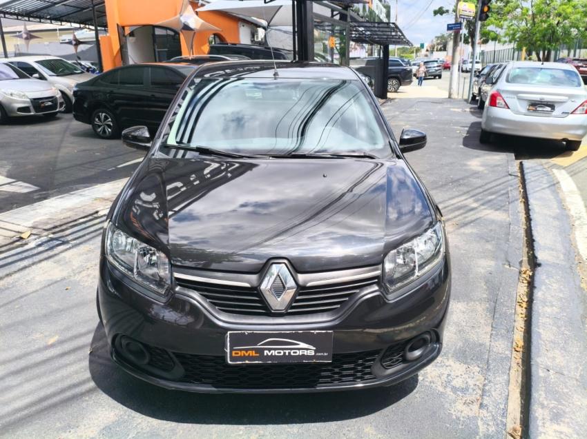 RENAULT Sandero - Foto
