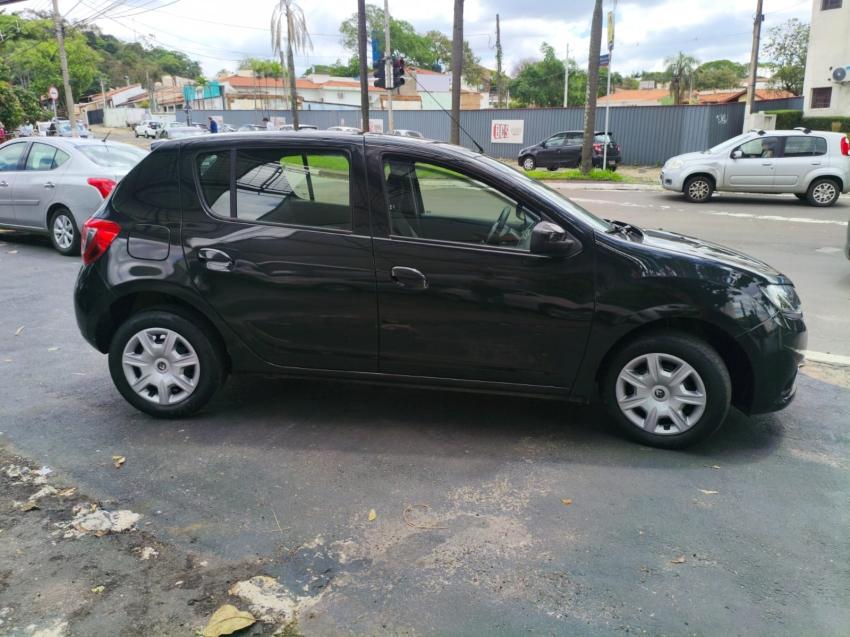 RENAULT Sandero - Foto