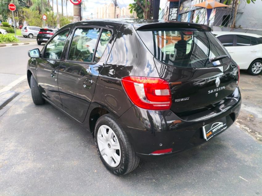RENAULT Sandero - Foto