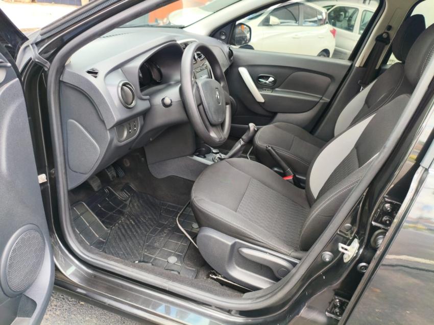 RENAULT Sandero - Foto