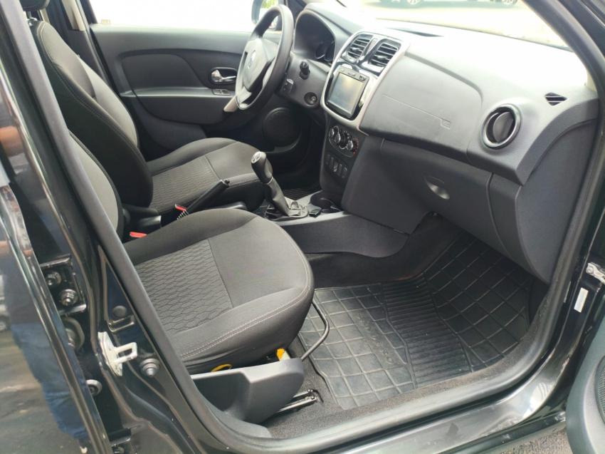 RENAULT Sandero - Foto