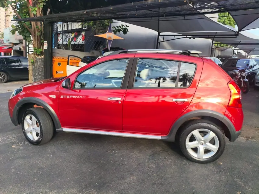 RENAULT Sandero - Foto