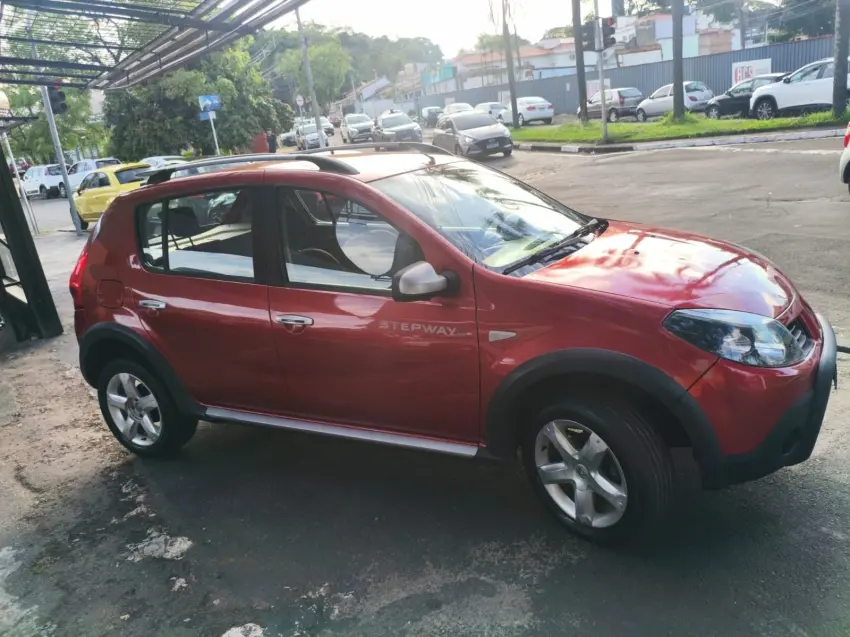 RENAULT Sandero - Foto