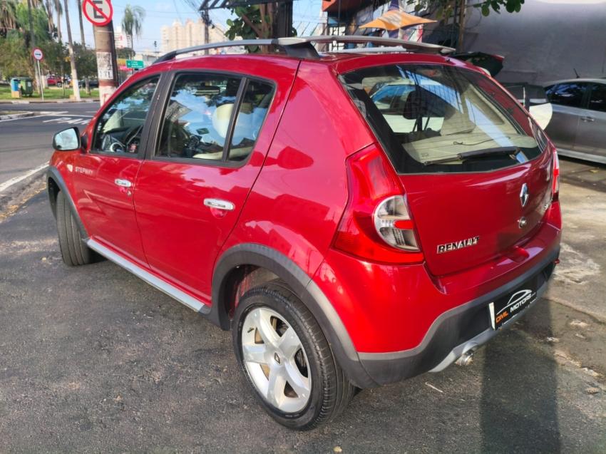 RENAULT Sandero - Foto