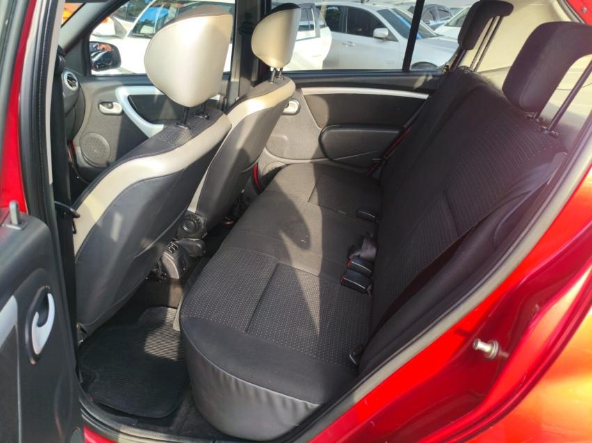 RENAULT Sandero - Foto