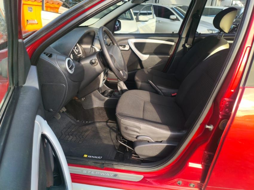 RENAULT Sandero - Foto