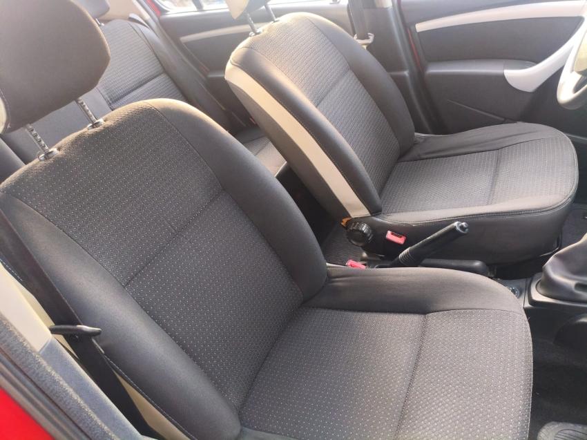RENAULT Sandero - Foto