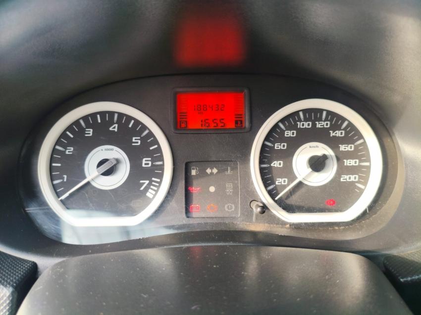 RENAULT Sandero - Foto