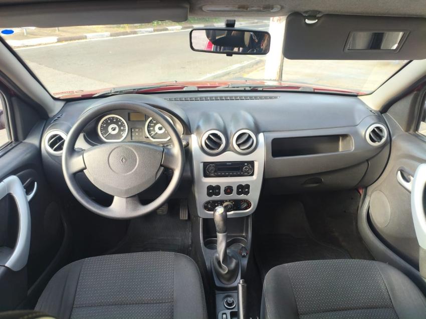 RENAULT Sandero - Foto
