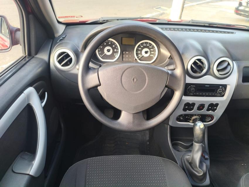 RENAULT Sandero - Foto