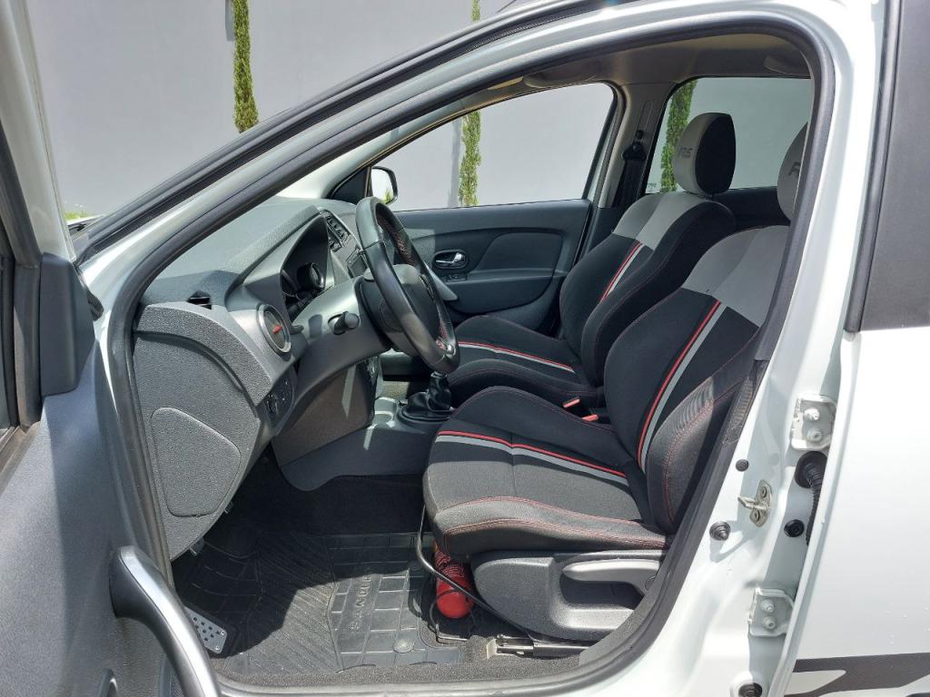 RENAULT Sandero - Foto