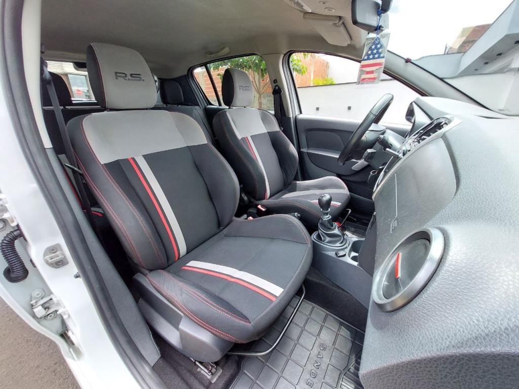 RENAULT Sandero - Foto