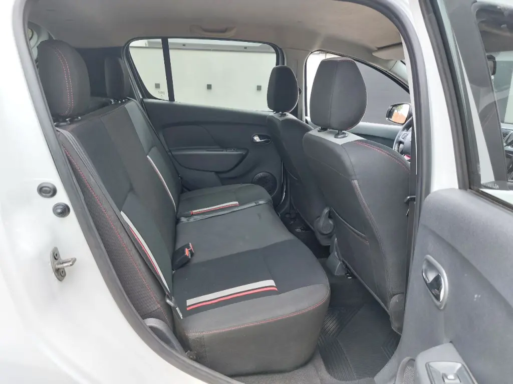 RENAULT Sandero - Foto