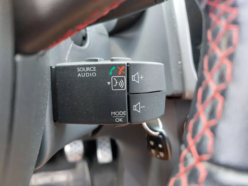 RENAULT Sandero - Foto