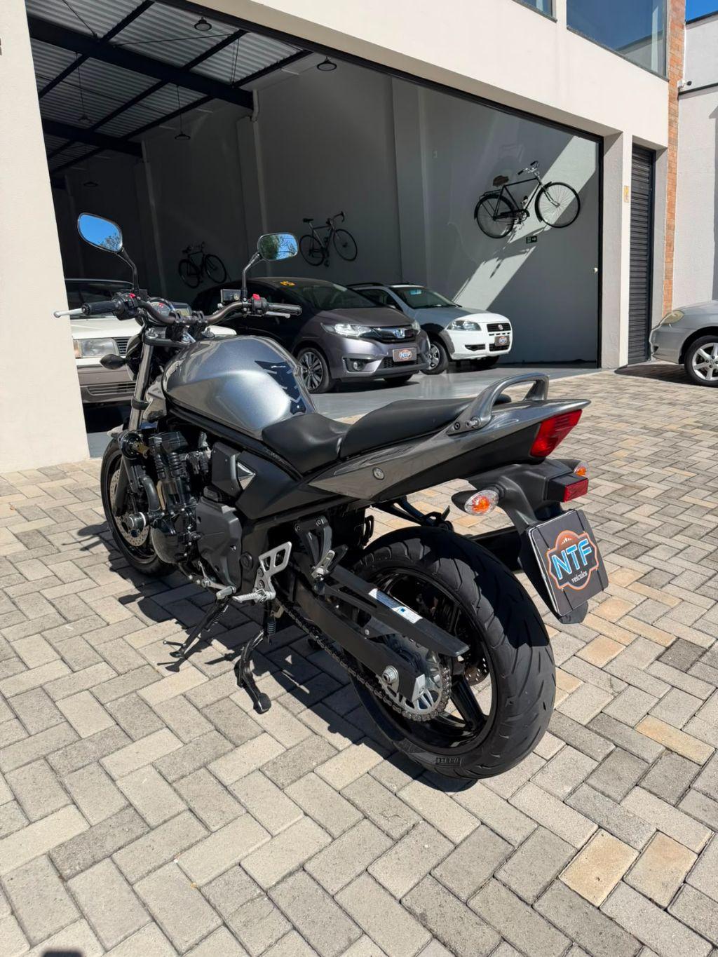 SUZUKI Bandit 650 - Foto