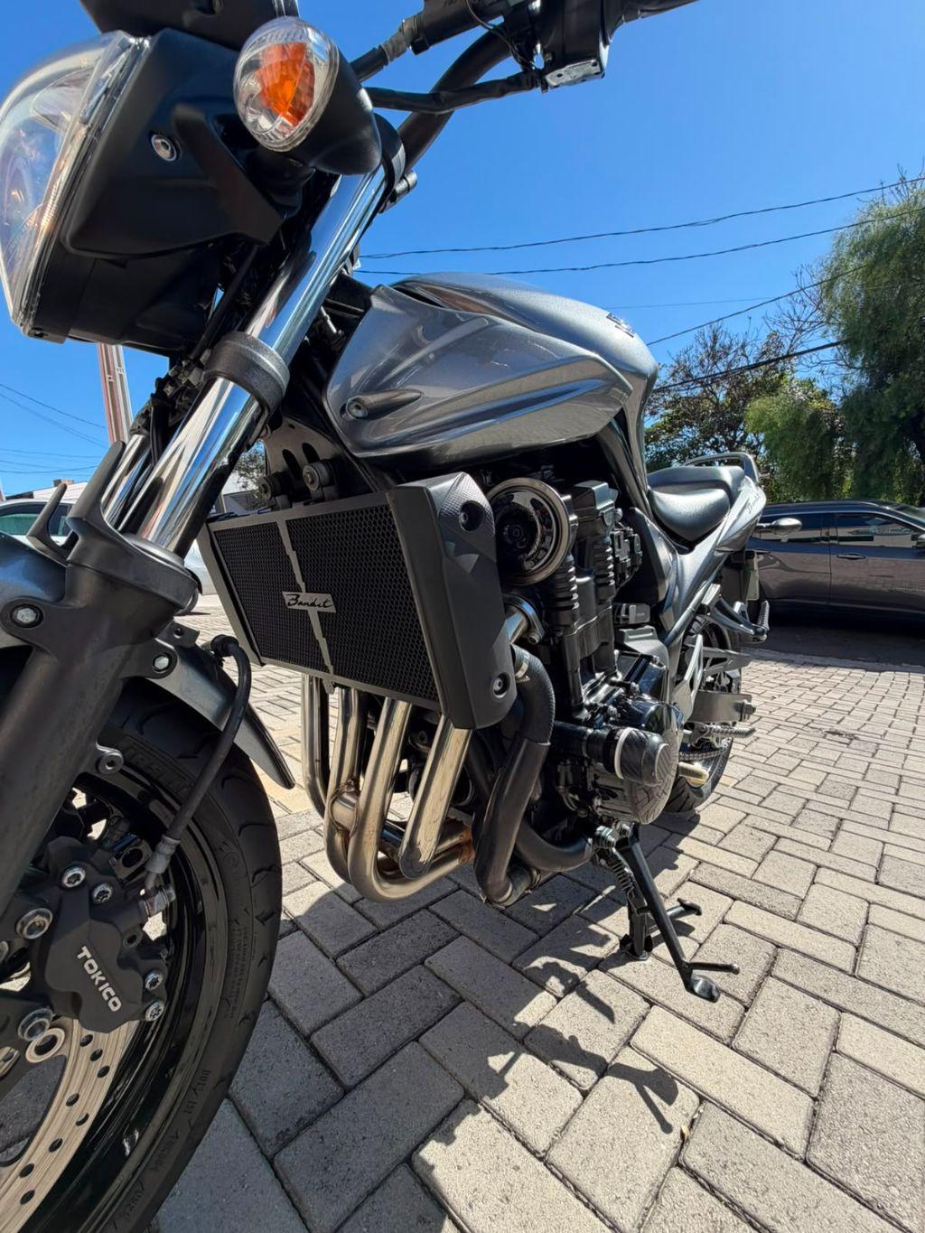 SUZUKI Bandit 650 - Foto