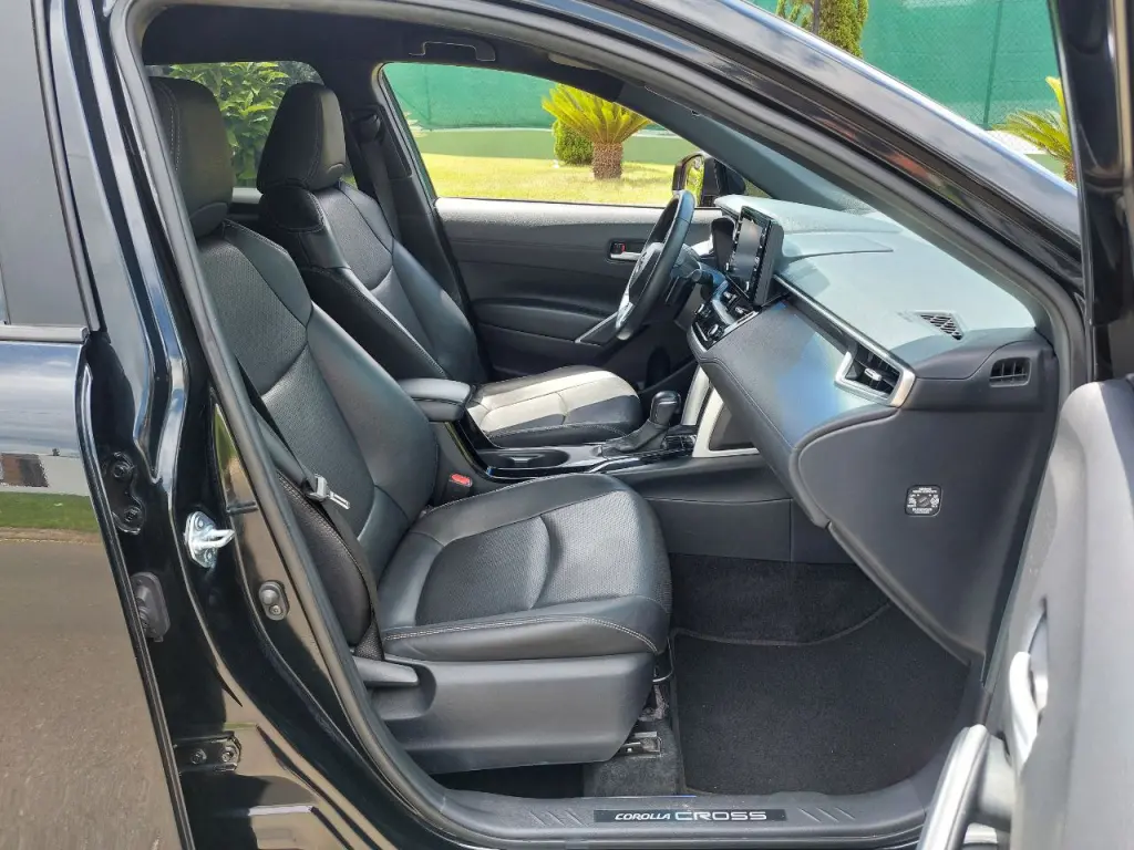 TOYOTA Corolla Cross - Foto